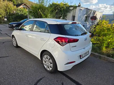 Hyundai i20 1.2 Amplia — Citadine fiable, entretien économique, sans accident — Heckansicht