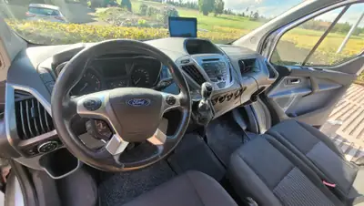 Ford Transit Custom 2.0 TDCi 130 — Utilitaire robuste sans accident, 174'000 km — interni