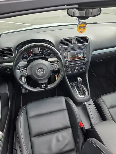 VW Golf R Cabrio 2.0 TSI — Cabriolet haute performance 265 ch, faible kilométrage — vista posteriore