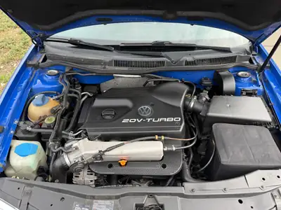VW Golf 4 GTI 1.8T — Légende des années 90, performante et en excellent état — interior