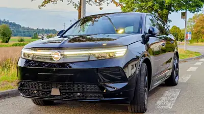 Opel Grandland -e Ultimate — SUV électrique performant, 8 500 km seulement — Armaturenbrett
