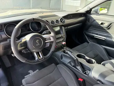 Ford Mustang Shelby GT350 — Muscle car légendaire, 533 ch et très peu kilométré — Innenraum