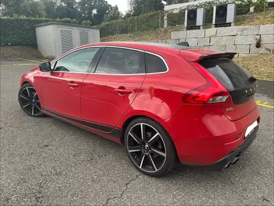 Volvo V40 T2 Sport 200 ch — Break dynamique, toit noir teinté, service frais — arrière
