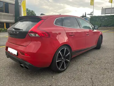 Volvo V40 T2 Sport 200 ch — Break dynamique, toit noir teinté, service frais — tableau de bord