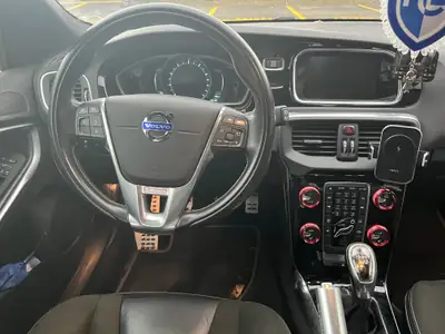 Volvo V40 T2 Sport 200 ch — Break dynamique, toit noir teinté, service frais — Miniature 9