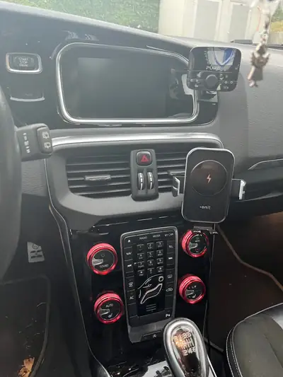 Volvo V40 T2 Sport 200 ch — Break dynamique, toit noir teinté, service frais — Miniature 11