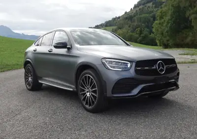 Mercedes-Benz GLC 200 AMG Line — SUV hybride léger, 48 500 km, équipements premium — Heckansicht