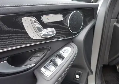 Mercedes-Benz GLC 200 AMG Line — SUV hybride léger, 48 500 km, équipements premium — Miniatur 17
