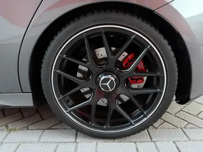 Mercedes-AMG A 45 S 4matic+ — 421 ch, performances extrêmes en compact sportif — Thumbnail 10