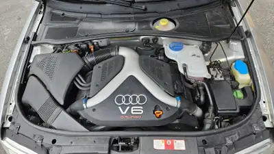 Audi S4 2.7 V6 Biturbo Quattro — Break sportif 265 ch, transmission manuelle — Armaturenbrett