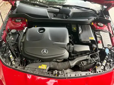 Mercedes-Benz CLA 250 Sport 4Matic — Berline coupé élégante, moteur turbo performant — interior