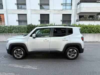 Jeep Renegade 1.4 140 MultiAir — SUV compact citadin, sans sinistre, 195000 km — vue extérieure