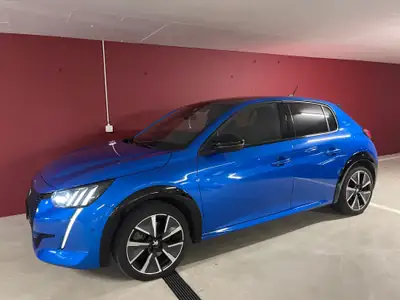 Peugeot 208 e-GT Pack 2022 — Citadine électrique performante, entretien complet — exterior view