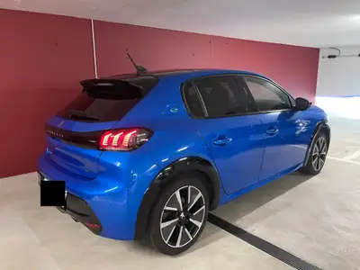 Peugeot 208 e-GT Pack 2022 — Citadine électrique performante, entretien complet — rear view