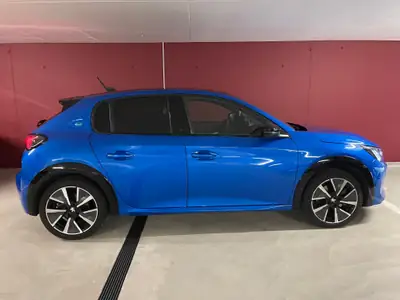 Peugeot 208 e-GT Pack 2022 — Citadine électrique performante, entretien complet — side view