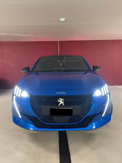 Peugeot 208 e-GT Pack 2022 — Citadine électrique performante, entretien complet — dashboard
