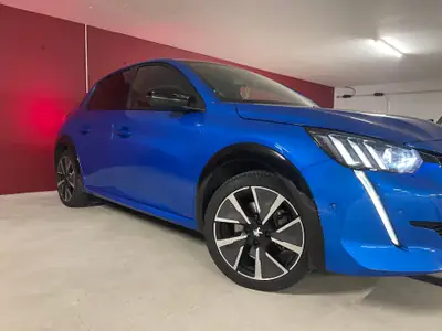 Peugeot 208 e-GT Pack 2022 — Citadine électrique performante, entretien complet — Thumbnail 7