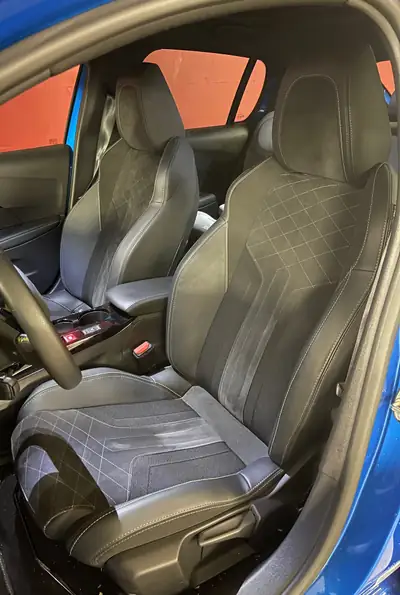 Peugeot 208 e-GT Pack 2022 — Citadine électrique performante, entretien complet — Thumbnail 9