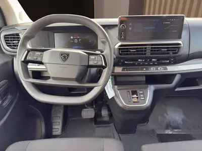 Peugeot e-Traveller Business 50 Standard — Minivan électrique 9 places, faible kilométrage — Armaturenbrett