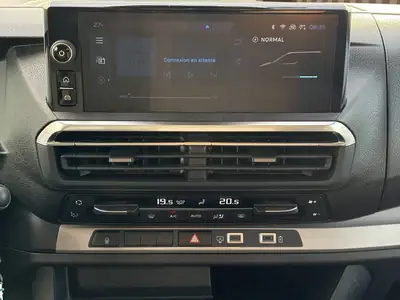 Peugeot e-Traveller Business 50 Standard — Minivan électrique 9 places, faible kilométrage — Detail