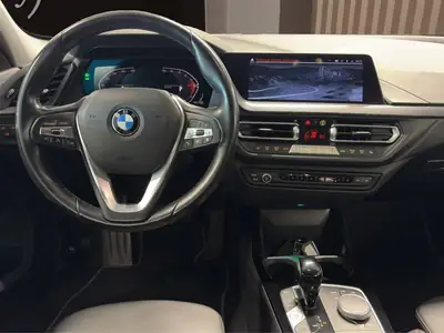 BMW 118i Sport Line Steptronic — Compacte dynamique, boîte auto fluide — cruscotto