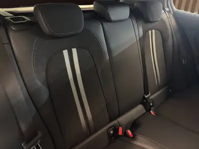 BMW 118i Sport Line Steptronic — Compacte dynamique, boîte auto fluide — Miniatura 9
