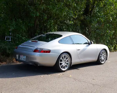 Porsche 911 Carrera 4 — Légende des années 90, transmission manuelle authentique — fianco