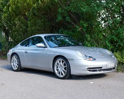 Porsche 911 Carrera 4 — Légende des années 90, transmission manuelle authentique — vista esterna