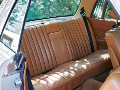 Mercedes-Benz SLC 350 — Coupé sportif années 1970, châssis iconique et élégance intemporelle — Miniature 12