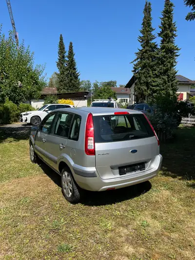 Ford Fusion 1.6 Trend — Monospace pratique, très basse kilométrage, essence économique — rear view