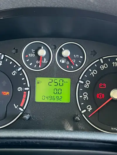 Ford Fusion 1.6 Trend — Monospace pratique, très basse kilométrage, essence économique — detail