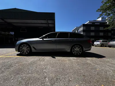 BMW 540d xDrive — Break diesel performant, 104'000 km, entretien BMW — Seitenansicht