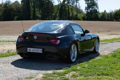 BMW Z4 M Coupé 2007 — Sportive légendaire, 342 ch et boîte manuelle — vista esterna