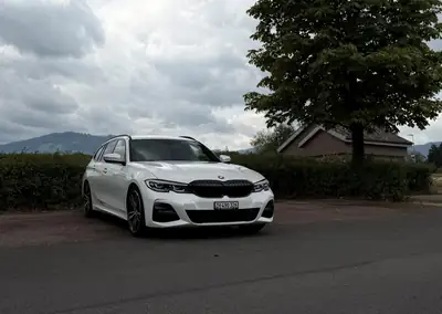 BMW 330d xDrive M Sport Touring — Diesel performant, break polyvalent, affaires comme loisirs — Seitenansicht