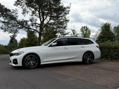 BMW 330d xDrive M Sport Touring — Diesel performant, break polyvalent, affaires comme loisirs — Heckansicht