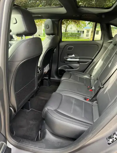 Mercedes-Benz GLA 35 AMG 4Matic — Compact sportif avec 306 ch et transmission DCT — dashboard