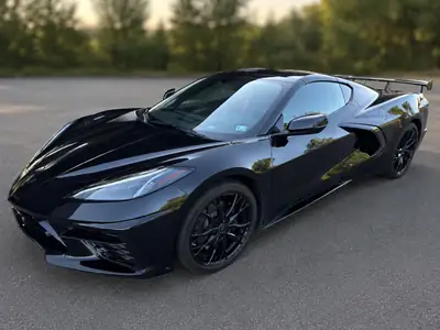 Chevrolet Corvette C8 Stingray 3LT — Superbe coupé sport américain, 11'000 km seulement — fianco