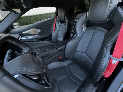 Chevrolet Corvette C8 Stingray 3LT — Superbe coupé sport américain, 11'000 km seulement — Miniatura 8