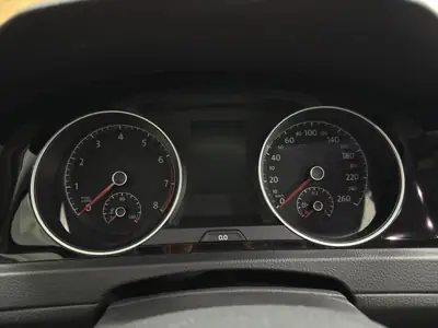 VW Golf 1.4 TSI 125 Lounge — Berline fiable, moteur moderne et entretien économique — Thumbnail 11