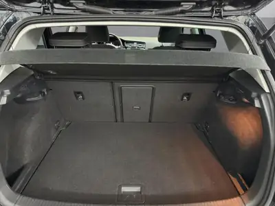 VW Golf 1.4 TSI 125 Lounge — Berline fiable, moteur moderne et entretien économique — Thumbnail 16