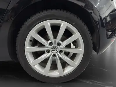 VW Golf 1.4 TSI 125 Lounge — Berline fiable, moteur moderne et entretien économique — Thumbnail 17