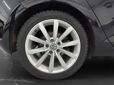 VW Golf 1.4 TSI 125 Lounge — Berline fiable, moteur moderne et entretien économique — Thumbnail 18