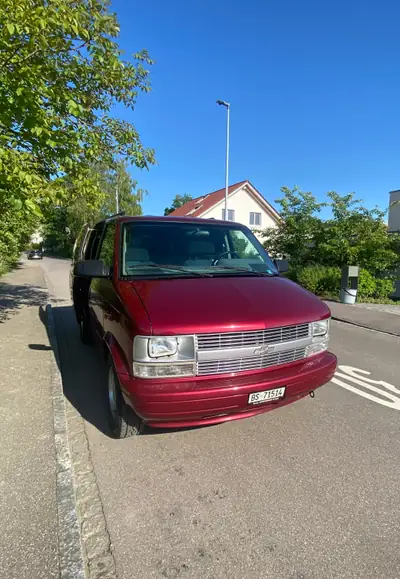 Chevrolet Astro 4.3 LT Extended 4x4 — Monospace familial robuste, 8 places, traction intégrale — Seitenansicht