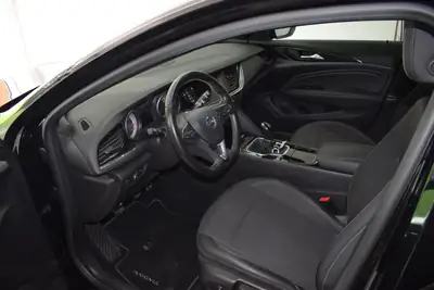 Opel Insignia 2.0 CDTi 170 AWD — Break robuste, diesel économe et 4 roues motrices — côté
