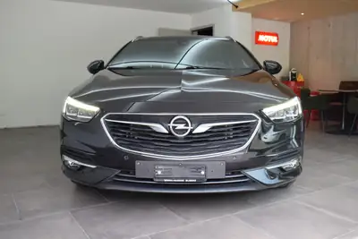 Opel Insignia 2.0 CDTi 170 AWD — Break robuste, diesel économe et 4 roues motrices — vue extérieure