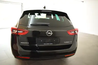 Opel Insignia 2.0 CDTi 170 AWD — Break robuste, diesel économe et 4 roues motrices — tableau de bord