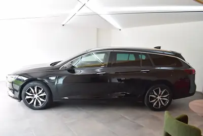 Opel Insignia 2.0 CDTi 170 AWD — Break robuste, diesel économe et 4 roues motrices — intérieur