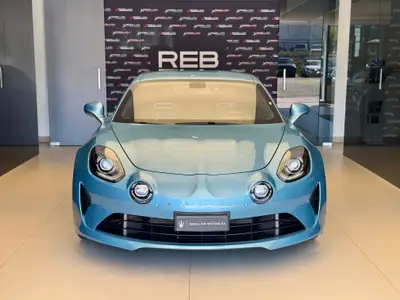 Alpine A110 Color Edition 2022 — Sportive française légendaire, édition limitée numéro 20 — Seitenansicht