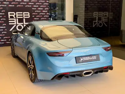 Alpine A110 Color Edition 2022 — Sportive française légendaire, édition limitée numéro 20 — Detail