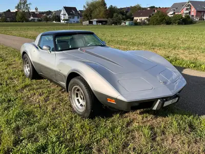 Chevrolet Corvette 25th Anniversary — Légende américaine, motorisation V8 authentique — vista esterna
